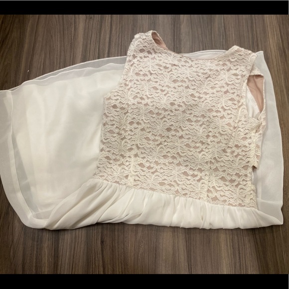 Medium cream lace dress - Picture 3 of 3